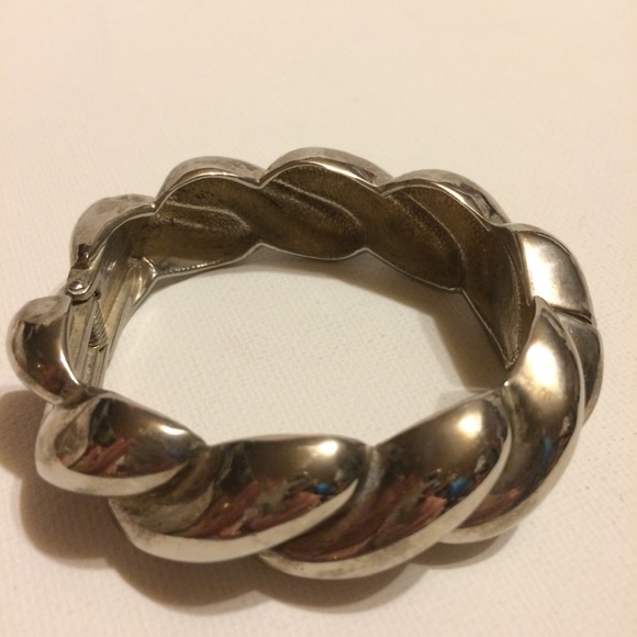 Vintage Silver Color Metal Spring Clasp Bracelet - Picture 7 of 8